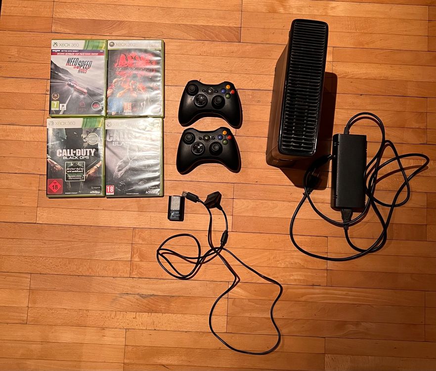 Xbox 360 Konsole & 2 Controller & diverse Spiele gebraucht Kaufen auf