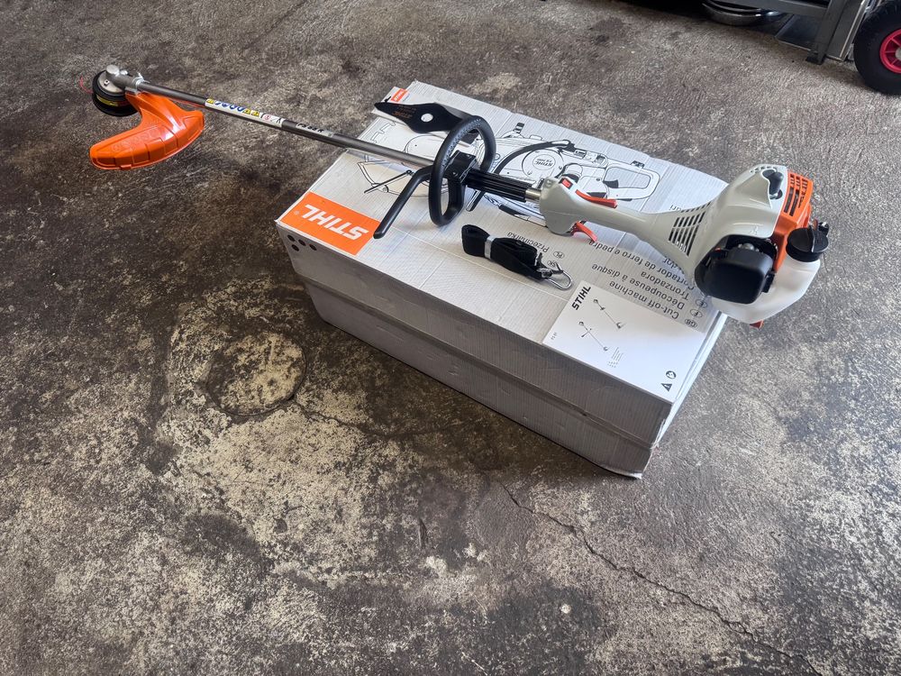 Neue Rasentrimmer STIHL FS 55 R, Bauhjar 2024, mit Garanti (Neu und ...