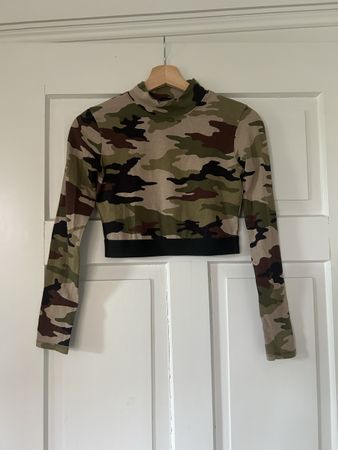 Tally Weijl Crop Top, Grösse S, mit einem Loch