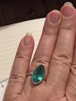 Jolie bague remarquable 57 pierre verte neuve