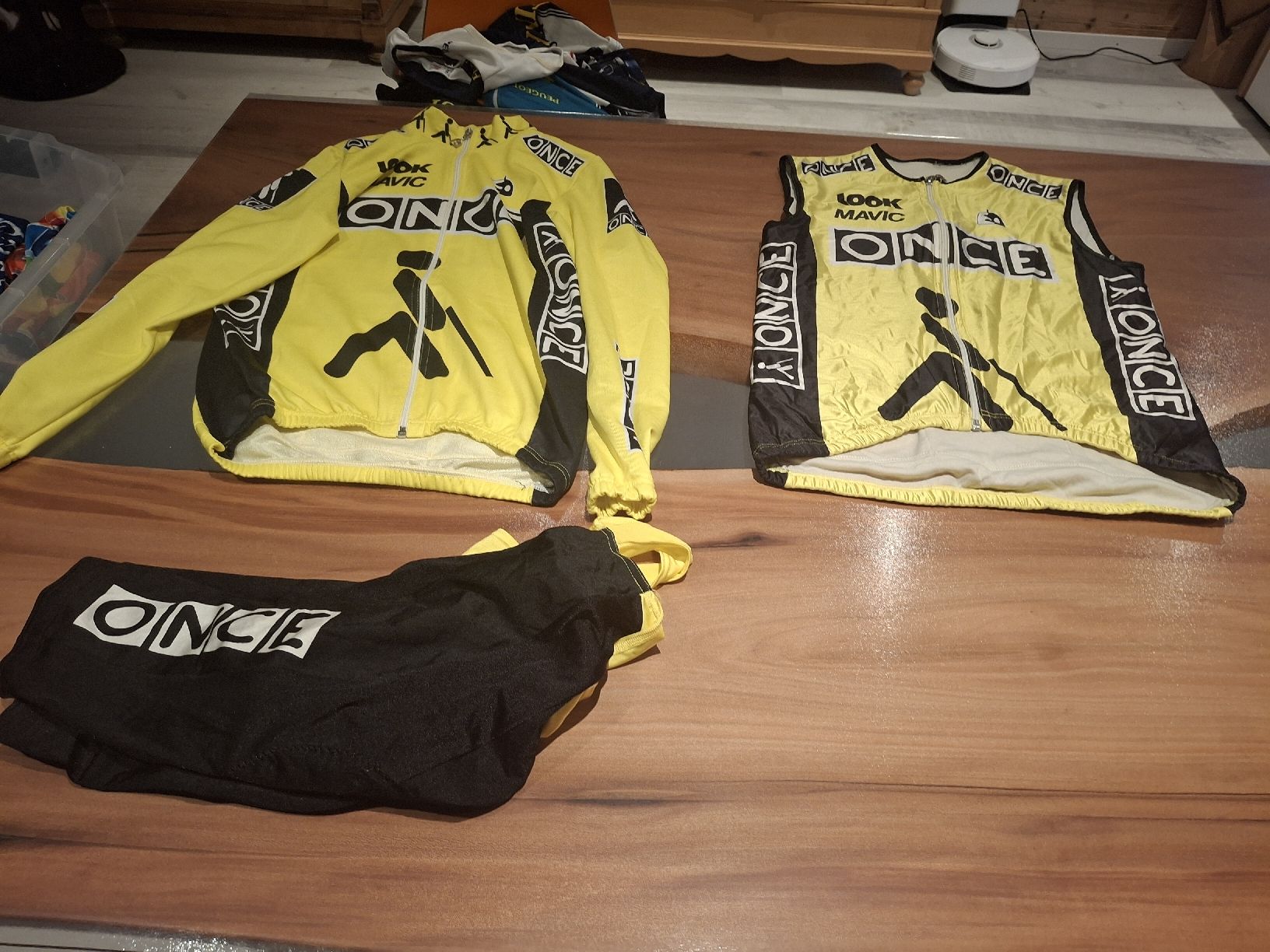 Maillots de corps & Pantalons: Velotrikot – D'occasion à Bennwil par Mdino99