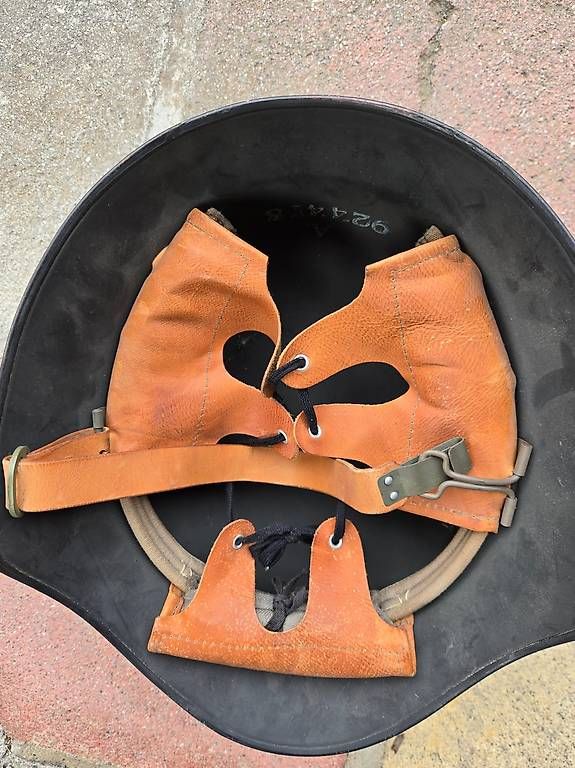 Uniformi & Effetti personali: Schweizer Stahlhelm Modell 1918 – Usato da Chur venduto da mchermann 1
