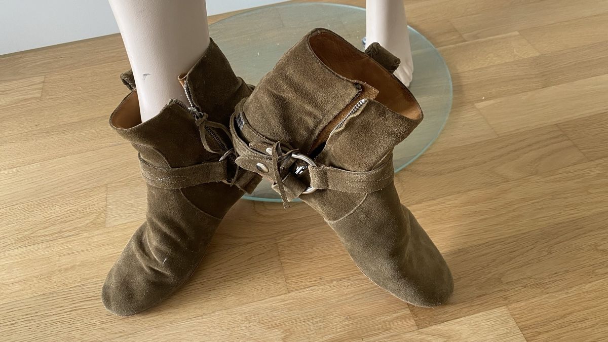 Isabel Marant Scarpe da donna: ISABEL MARANT SUEDE LEATHER  ANKLE BOOTS – Usato da Walchwil venduto da Finibaci 1