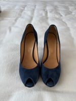 Dunkelblaue Wildlederschuhe