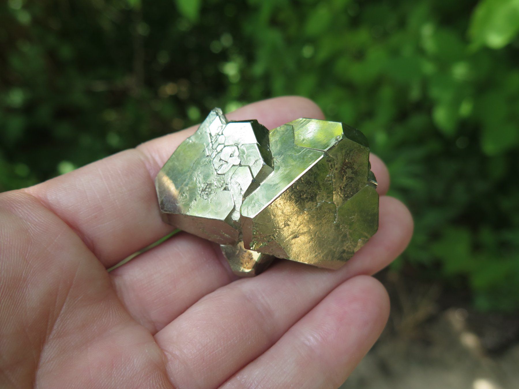 Mineralien & Heilsteine: Pyrit Oktaeder von Peru – Gebraucht aus Schaffhausen von Yamakana51L8736OQ8 8
