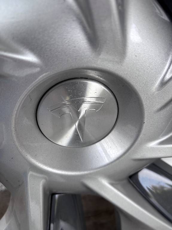 Cerchioni: Radkappe Tesla 3/Y 18'', Original Tesla – Nuovo (secondo la descrizione) da Binningen venduto da Padme 2