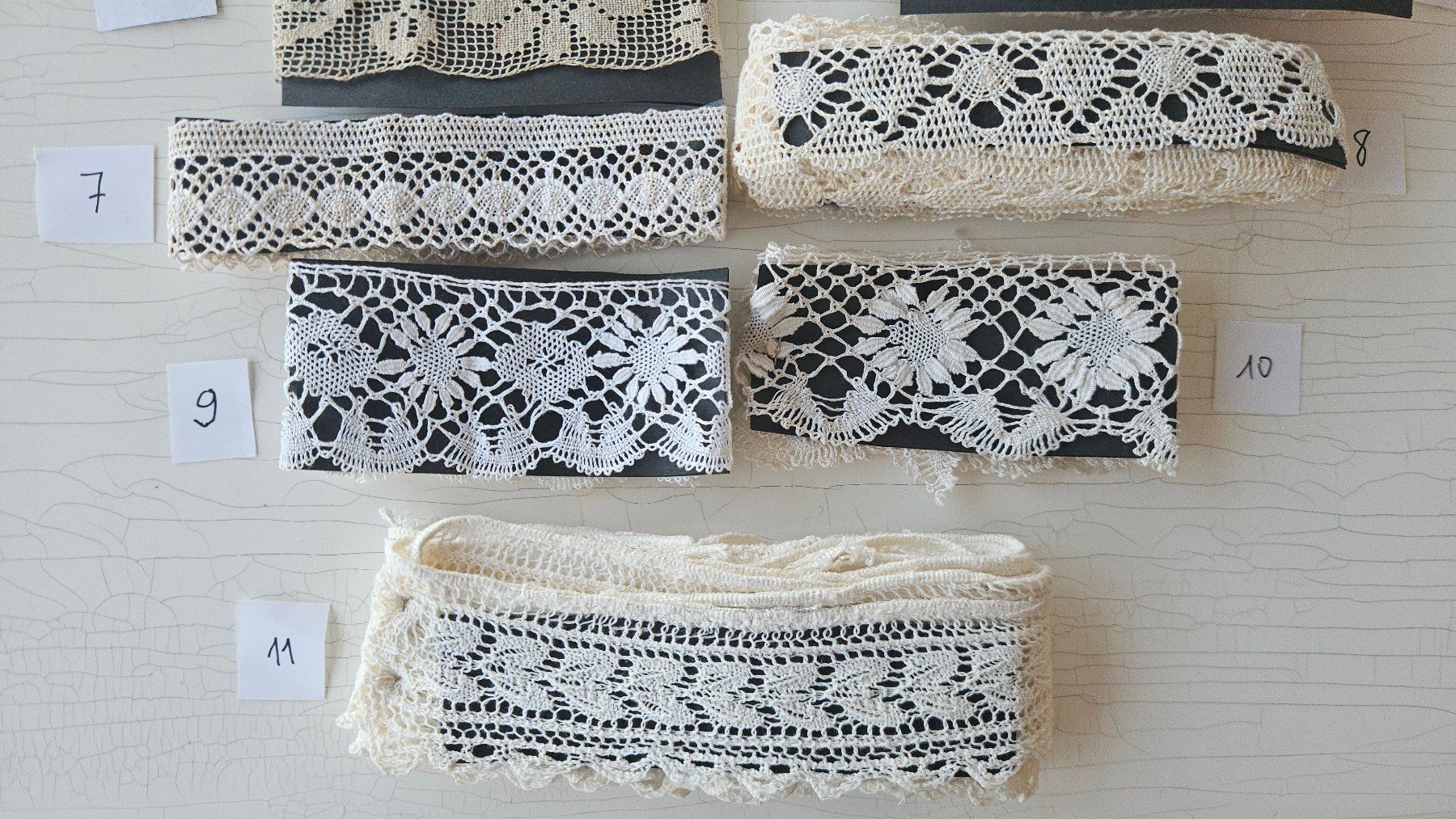 Tessuti: Spitzen geklöppelt, gestrickt, Filettechnik – Usato da Zürich venduto da Budleia 9