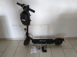 Neuwertiger E-Scooter von isinwheel, NP war 250.-
