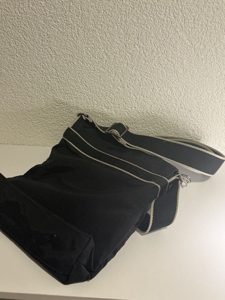 Lacoste Sacs: Lacoste Tasche – Neuf (Voir description) à Fribourg par ani_qj7v 4