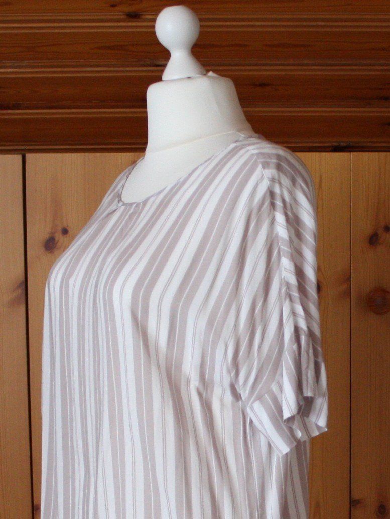 Camicette: Bluse Kurzarm weiss - beige Gr. XL – Usato da Flüelen venduto da Diversicum-Curvy 4
