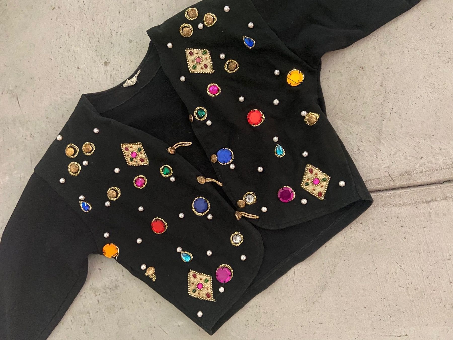 Giacche: Original 70s Jacke mit buntem Strass – Usato da Zürich venduto da Eves.vintage.element 2