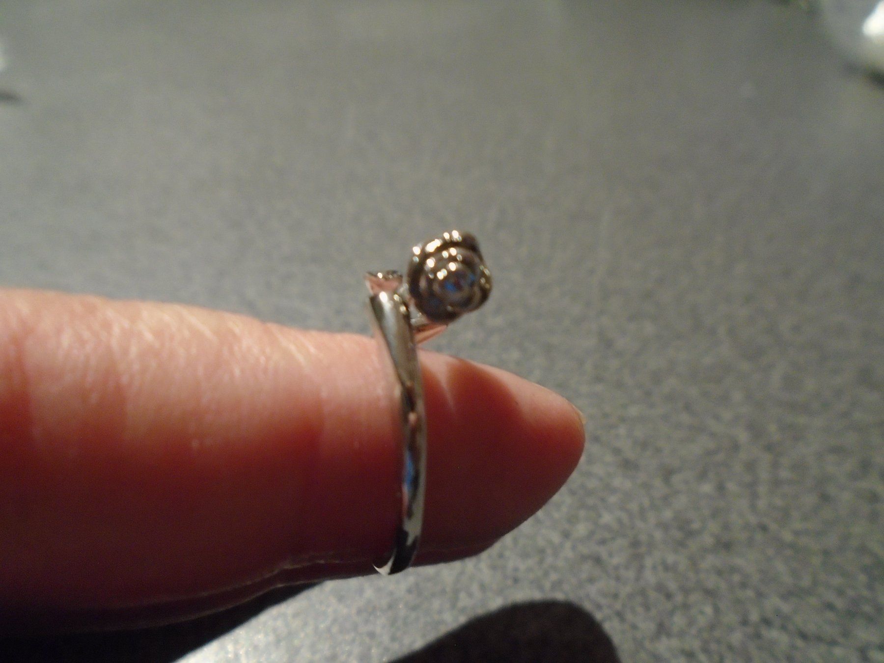 Ringe: Ring silberfarbig Blume/weisses Steinchen – Neu und originalverpackt aus Zürich von abraxas1291 1