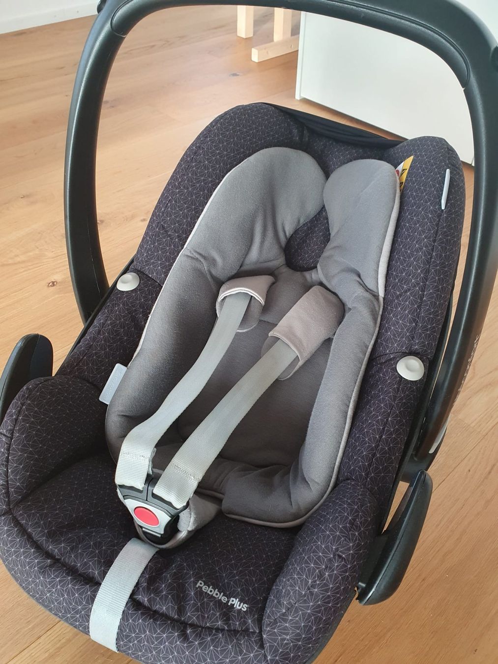 Seggiolini per auto: Babyschale/MaxiCosi Bébéconfort Pebble plus i-Size – Usato da Pfyn venduto da ka.we 1