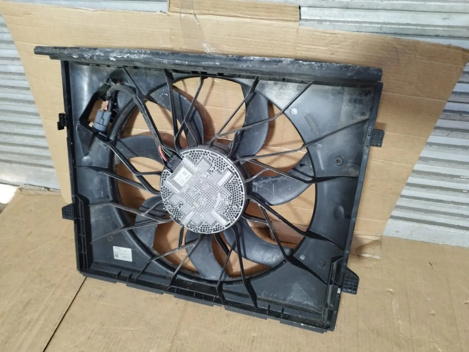 Jeep Tutti pezzi di ricambio auto: Jeep Grand Cherokee WK2 Ventilator – Usato da Zittau venduto da BB-Jeep-Teile 1