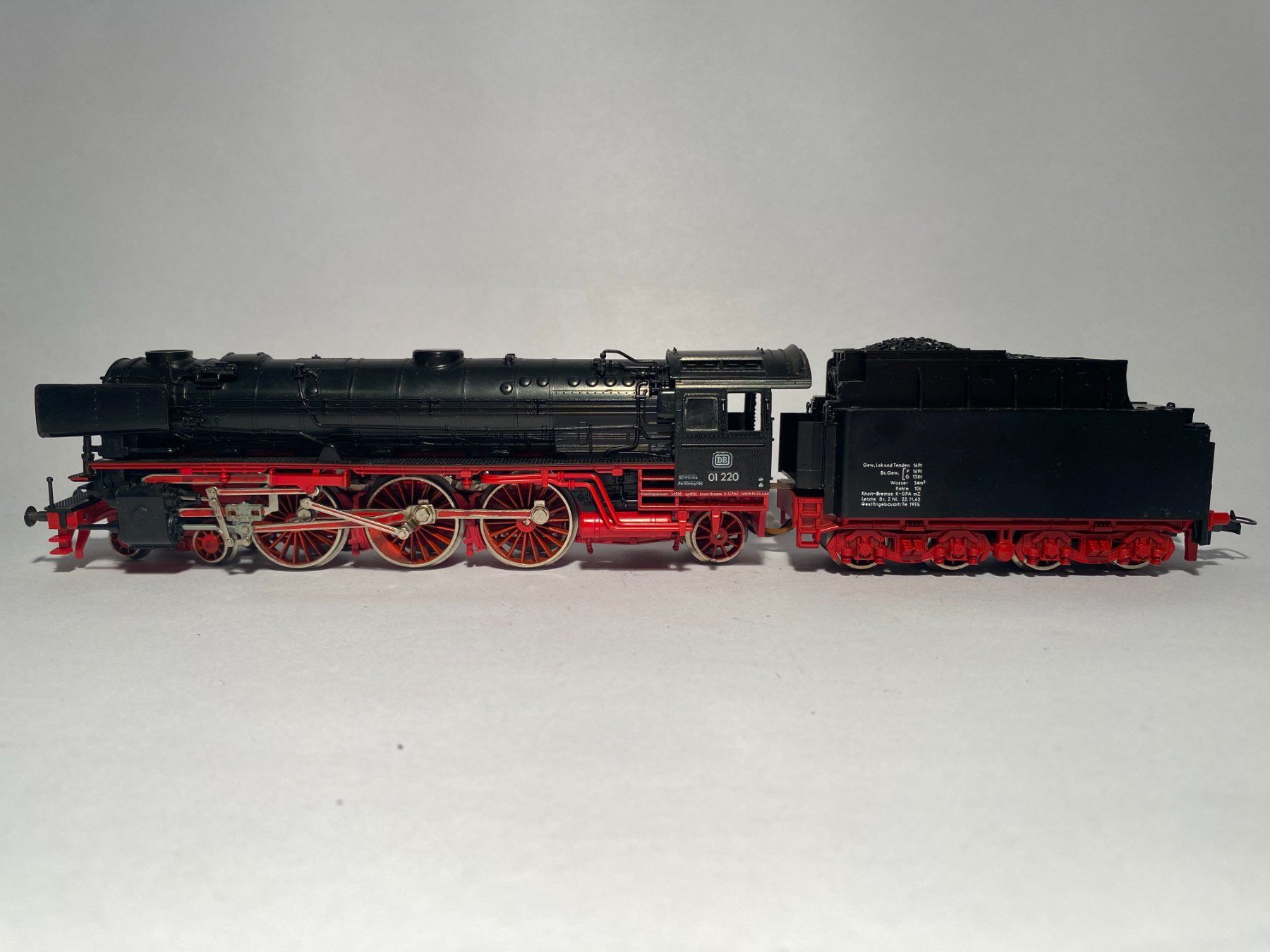 Fleischmann Modelleisenbahnen: Fleischmann, Dampflok BR 01 220 DB, DC Analog – Gebraucht aus Buchrain von Modellbahn11 1