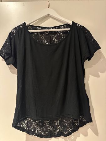 Schwarzes Sommer Top mit Spitze, Amisu, Grösse XS