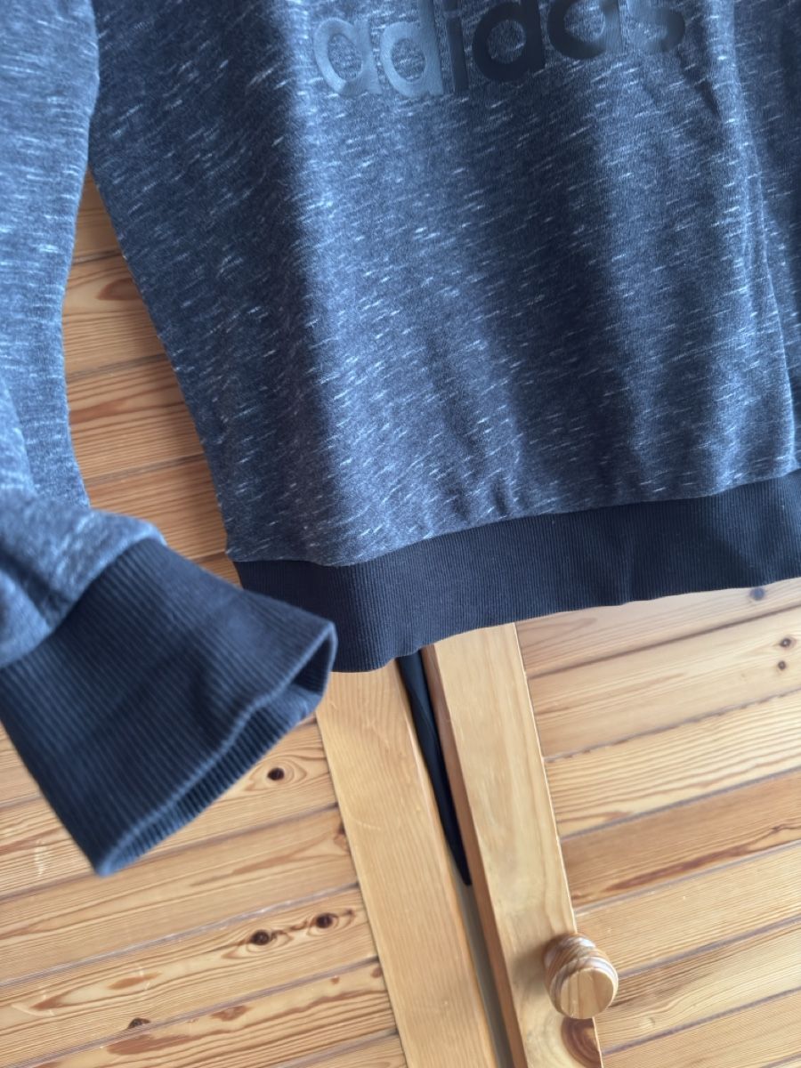 Adidas Maglioni & Felpe: Grauer Adidas Pulli mit Logo, Grösse S – Usato da St Gallen venduto da Berta343 6
