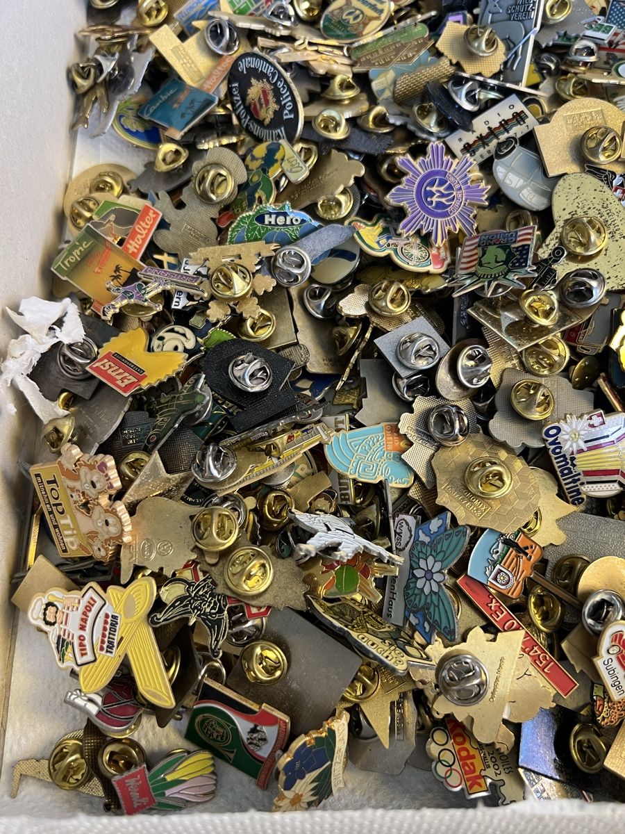 Plaketten & Abzeichen: Pin's...über 500 Stück – Gebraucht aus Laufen von groove60 4