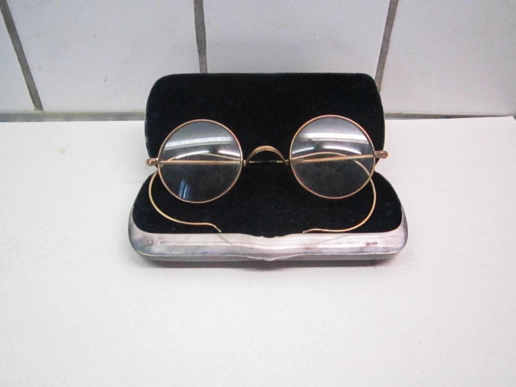 Occhiali & Lenti: Antike-Brille-Rund mit Etui-Versilbert. – Usato da Mellingen venduto da Wupper