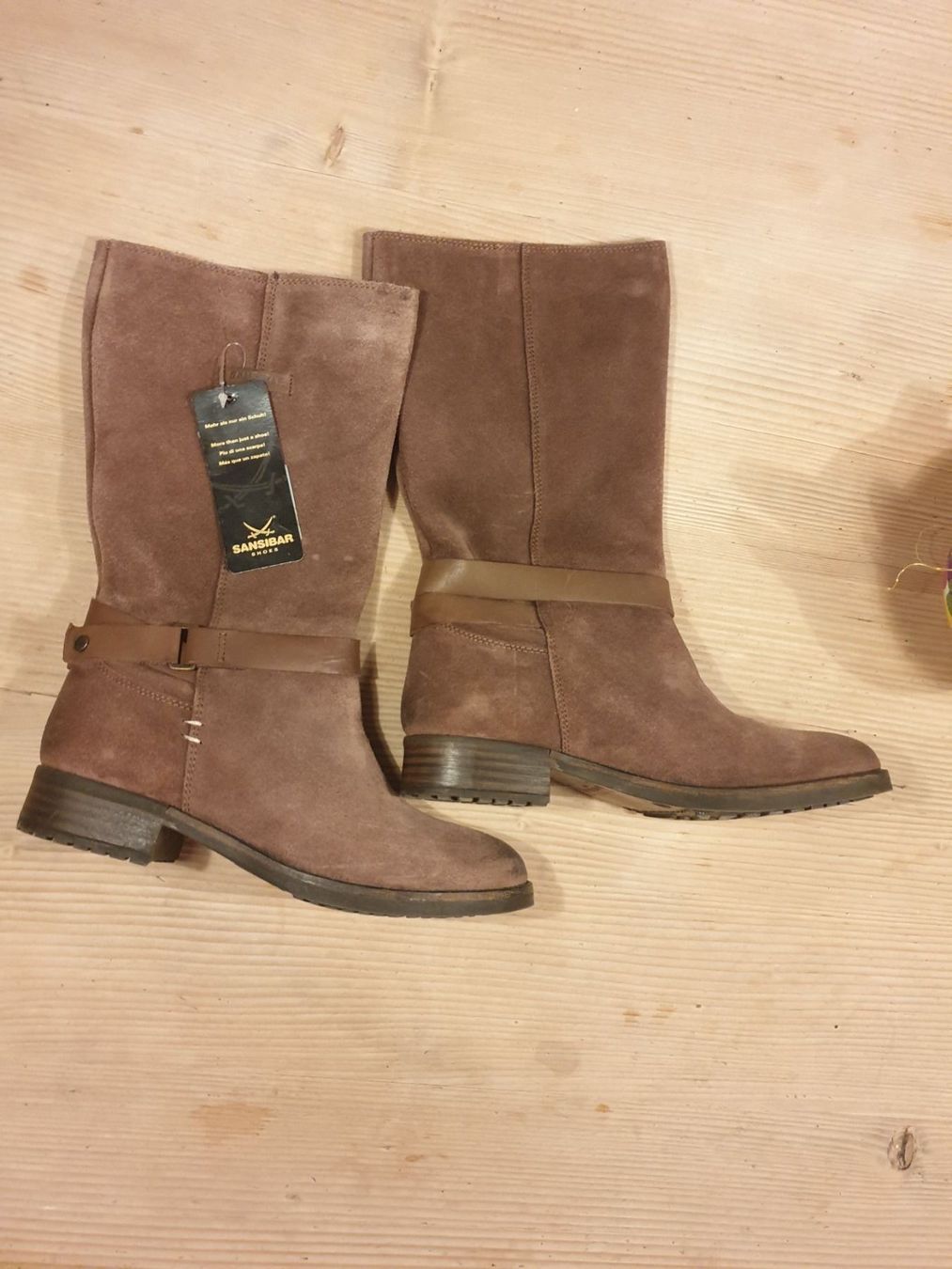 Chaussures femmes: Sansibar Stiefel NEU 39 – D'occasion à Auslikon par luna058