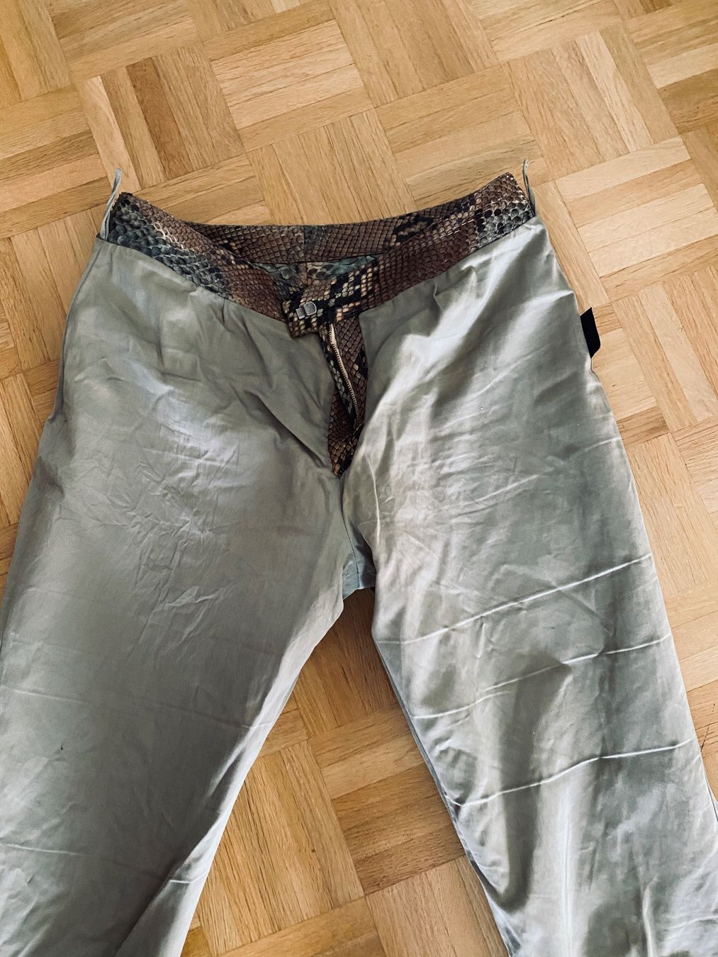 Gucci Pantaloni: GUCCI PYTHON LEATHER FLARED PANTS SIZE 42 COLLECTORS PIECE – Usato da Birsfelden venduto da Brut 3