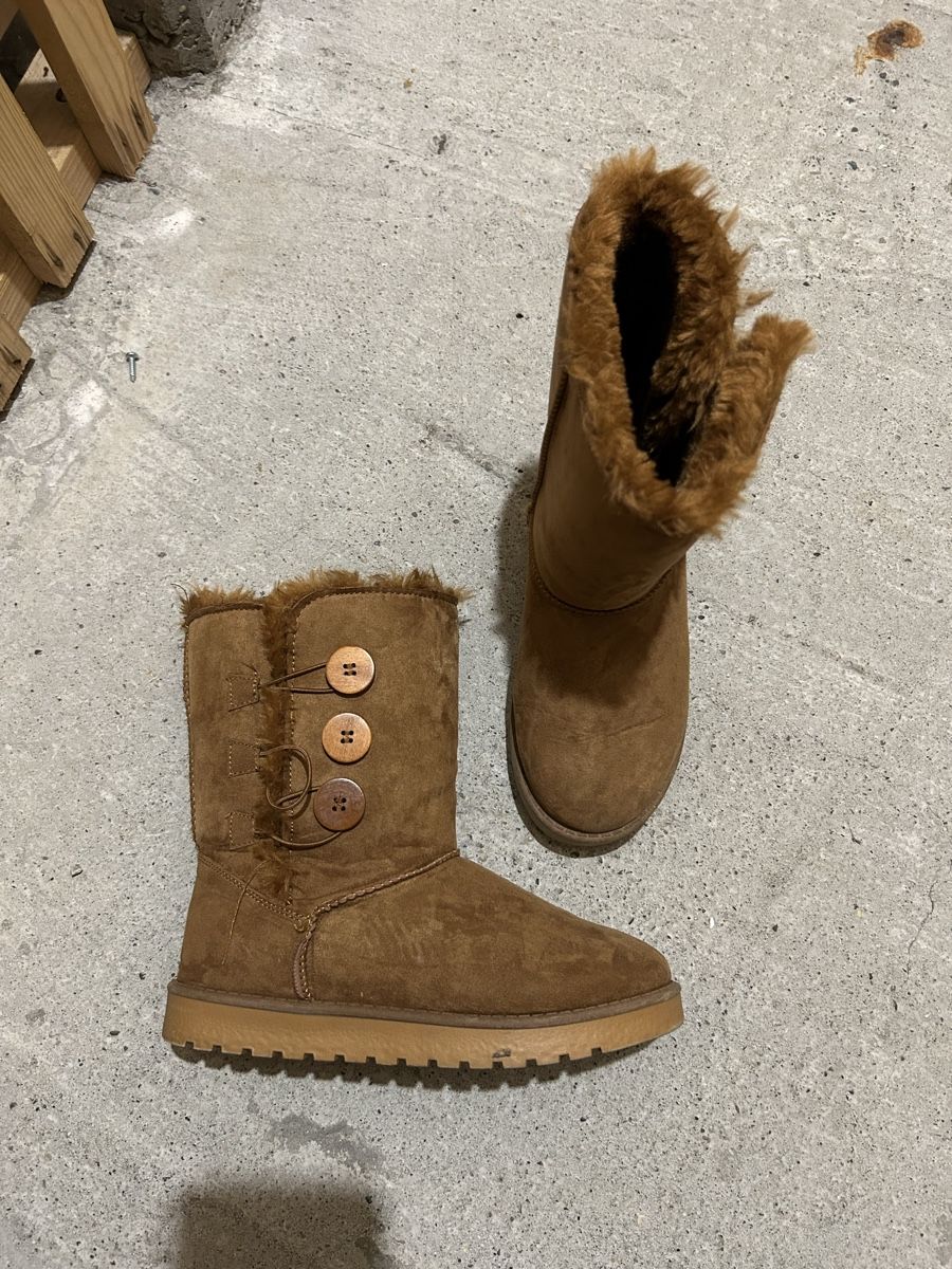 Scarpe da donna: Warme Winterboots mit Fell, Gr. 37 – Nuovo (secondo la descrizione) da Solothurn venduto da alaradyl 1