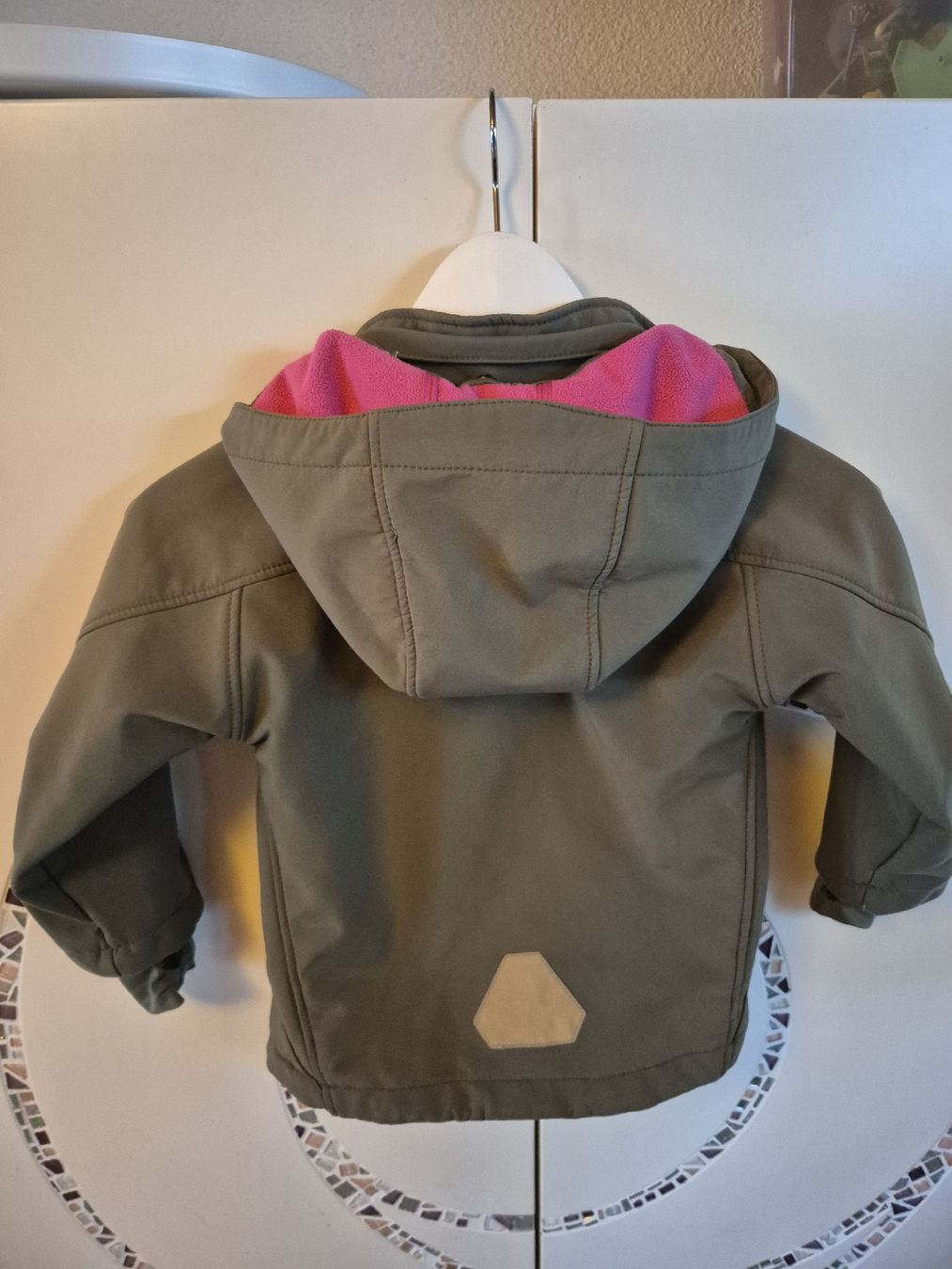H&M Giacche & Cappotti: Softshell Jacke Mädchen 98 – Usato da Wynigen venduto da La_Talpa 2