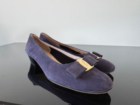Salvatore Ferragamo – Varina Suede Klassiker in Violett