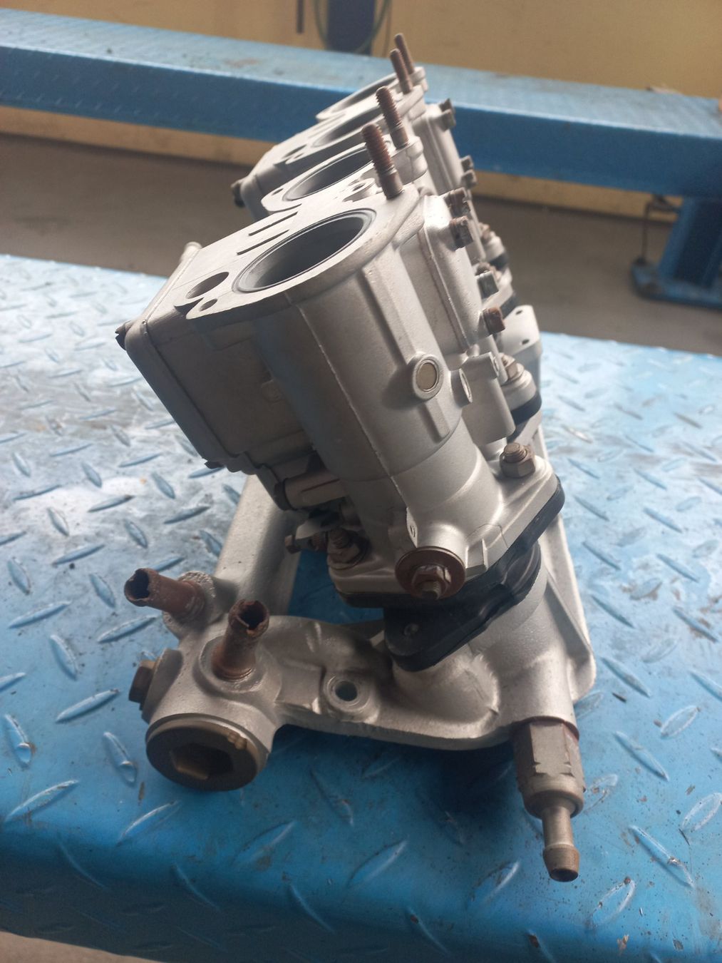Tutti pezzi di ricambio auto: Oldtimer Vergaser / Doppelvergaser - Anlage WEBER 40DCOE4 – Usato da CH - DULLIKEN venduto da classiccarpartsstore 7