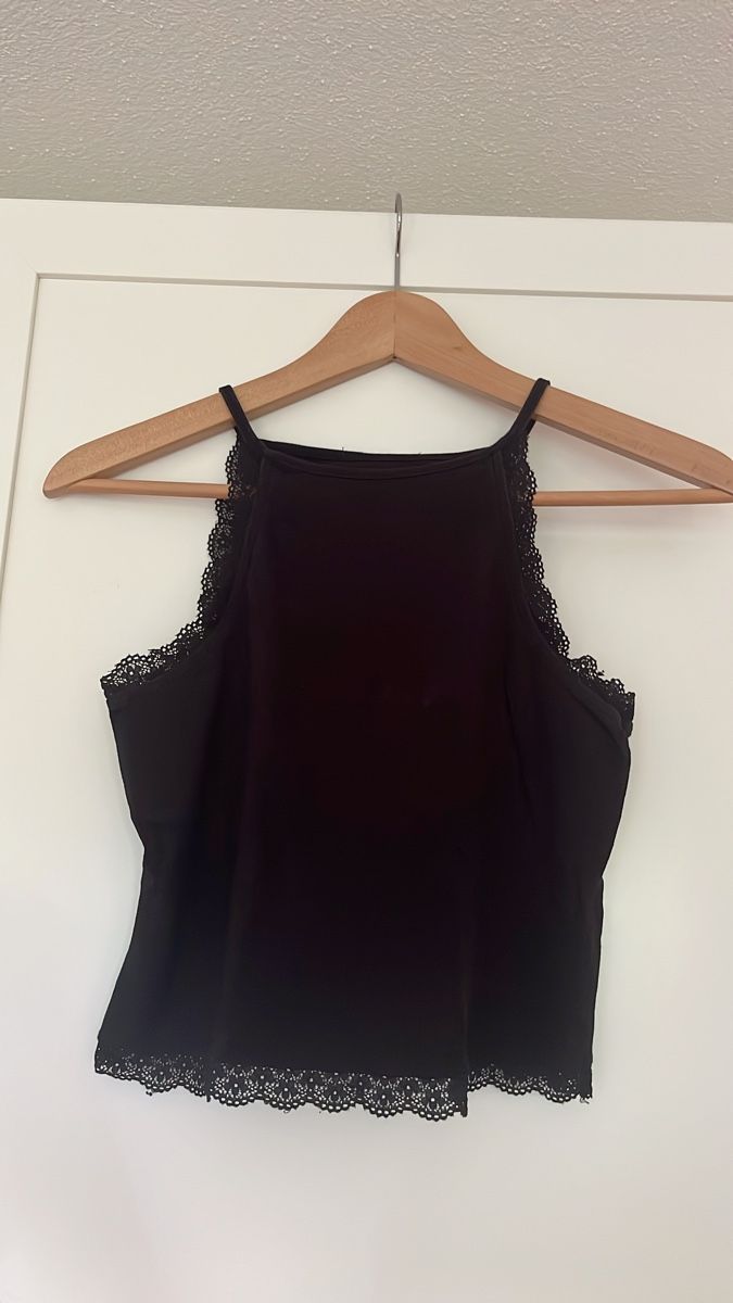 Top: Schwarzes Top mit Spitze – Usato da Zürich venduto da zoe_6fqm