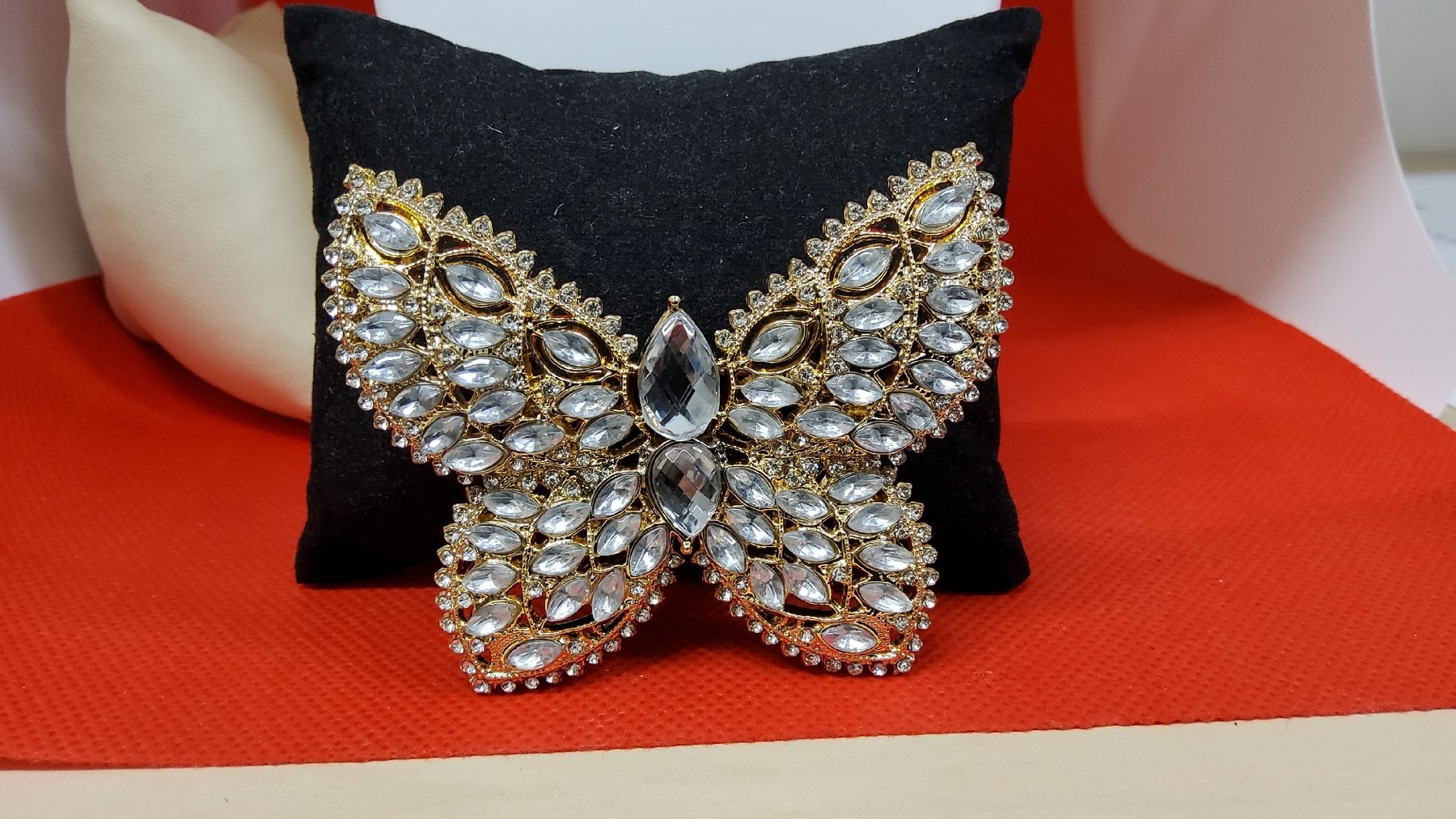 Broschen & Nadeln: Schöne Vintage Brosche Schmetterling mit Strass-Steinen – Neu (gemäss Beschreibung) aus Herisau von Nluanalucas