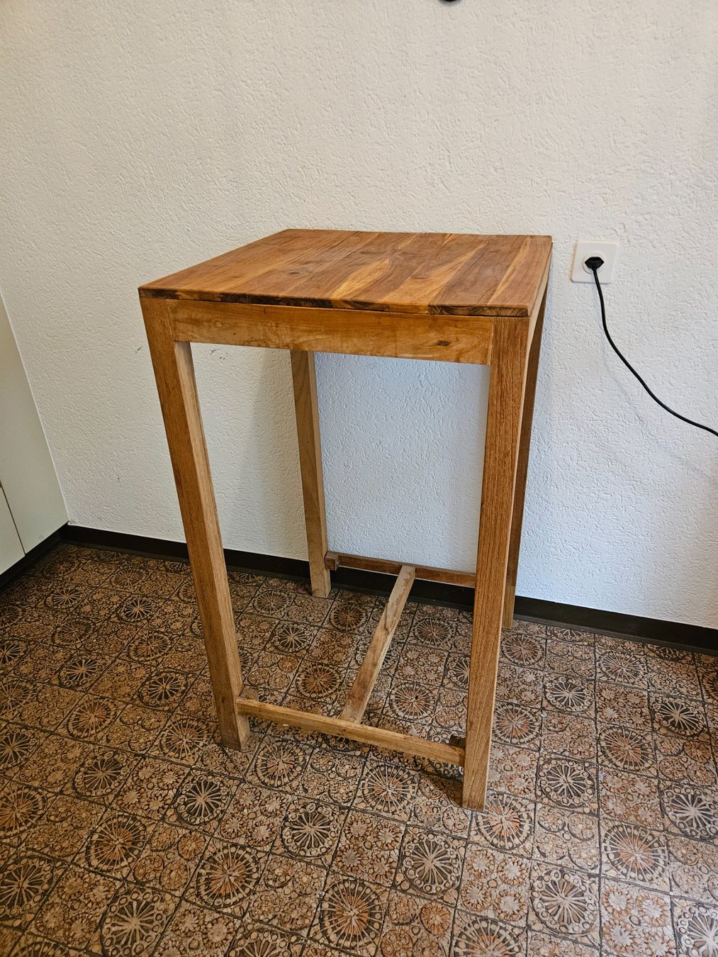 Tavoli: Garten Bar Tisch Holz – Usato da Zürich venduto da phiichay