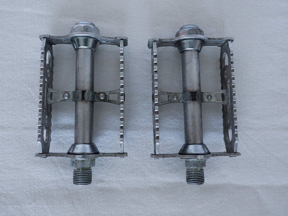 1 petite pédale lyotard ? vélo ancien vintage pedals gauche 14