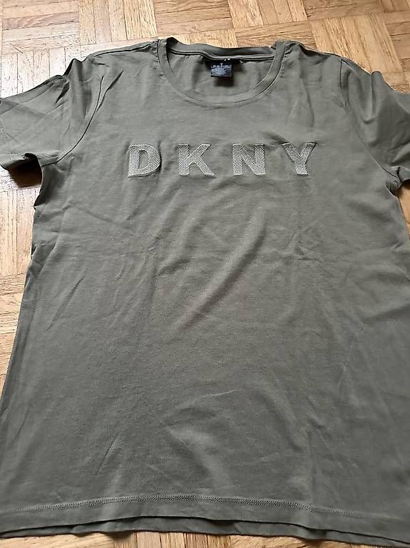 T-shirt: DKNY T-Shirt oliv Gr. M – Usato da Stäfa venduto da DearDarling 1