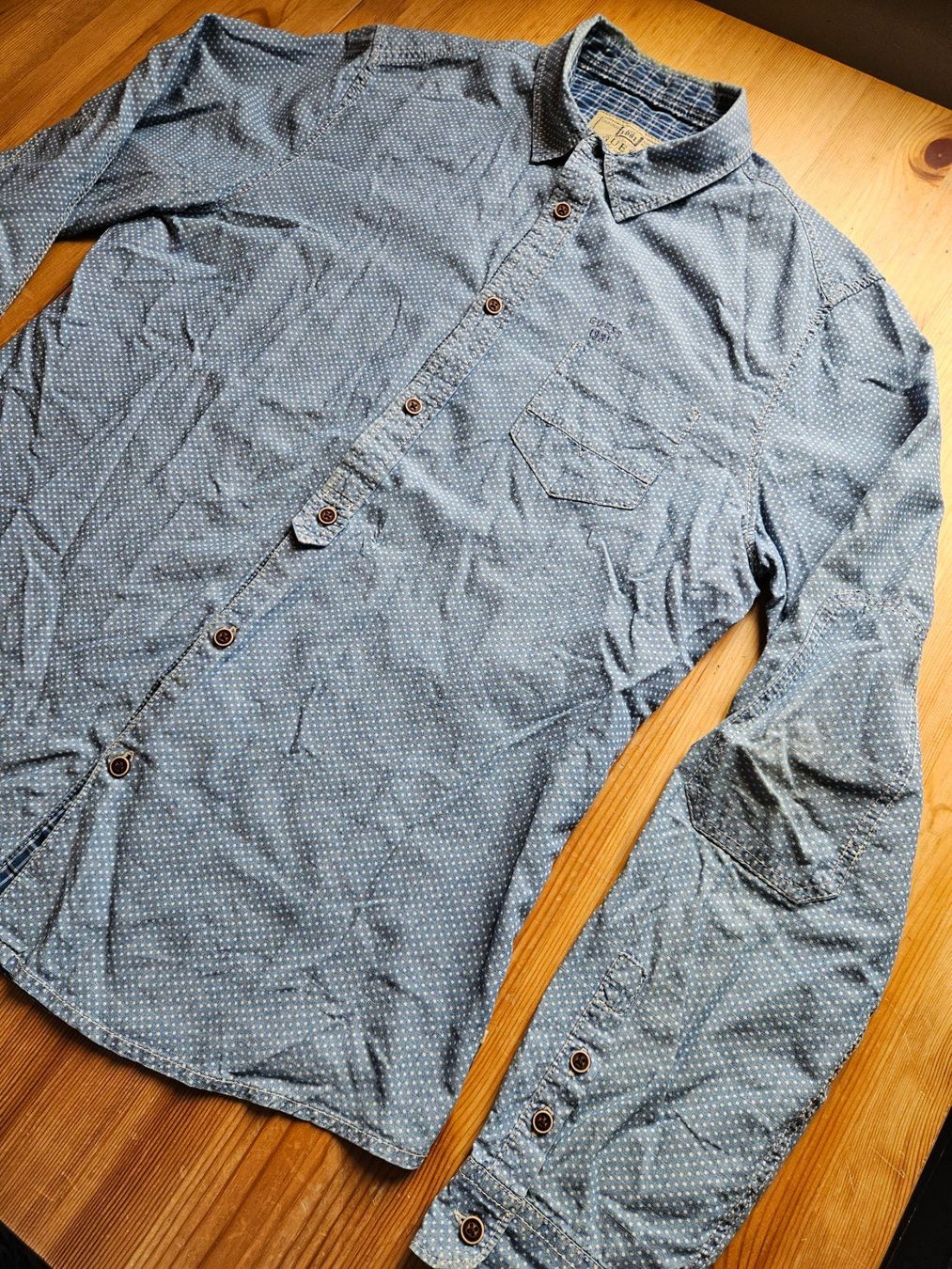 Guess Camicie: Hemd Guess Grösse L – Usato da Hägglingen venduto da United-Village-Trade 2