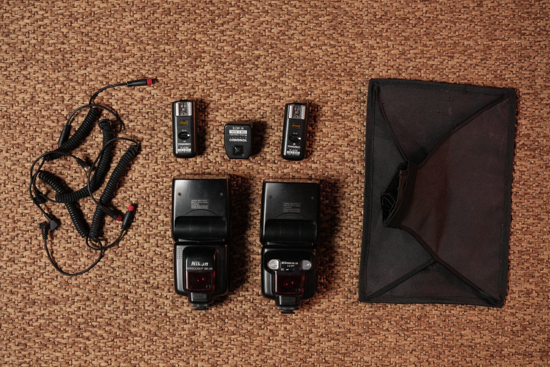 Nikon Flash: Lot 2x Flash Nikon SB + Déclencheurs sans fil – Usato da Genève venduto da luk_2xmq 1