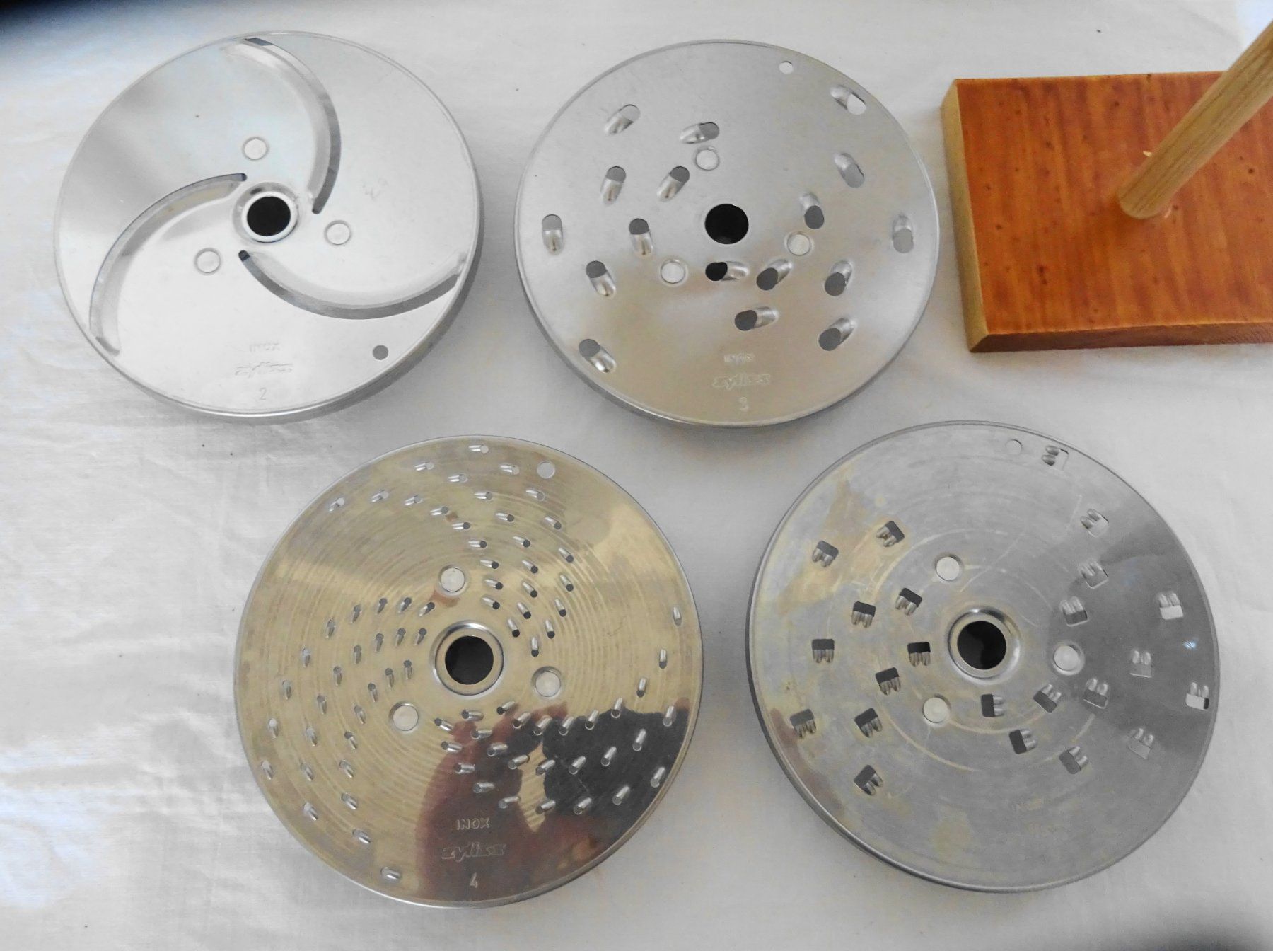Zyliss Elettrodomestici da cucina: ZYLISS Elektro Scheibenraffel mit 4 Scheibenraffeln – Usato da Zürich venduto da Connie8 4