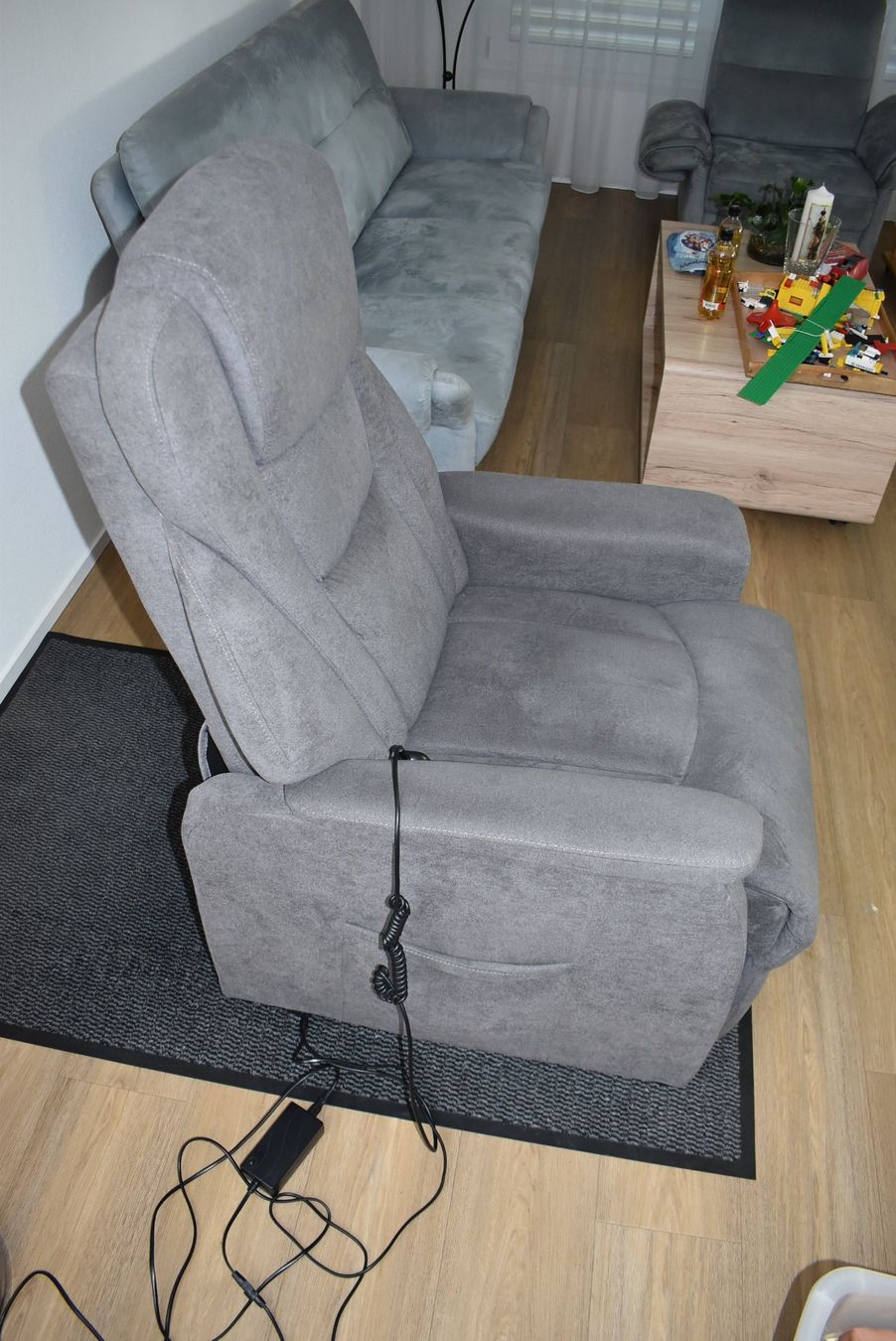 Sessel: TV-Sessel mit elektrischer Aufstehhilfe – Gebraucht aus Schönenberg TG von Scania10 2