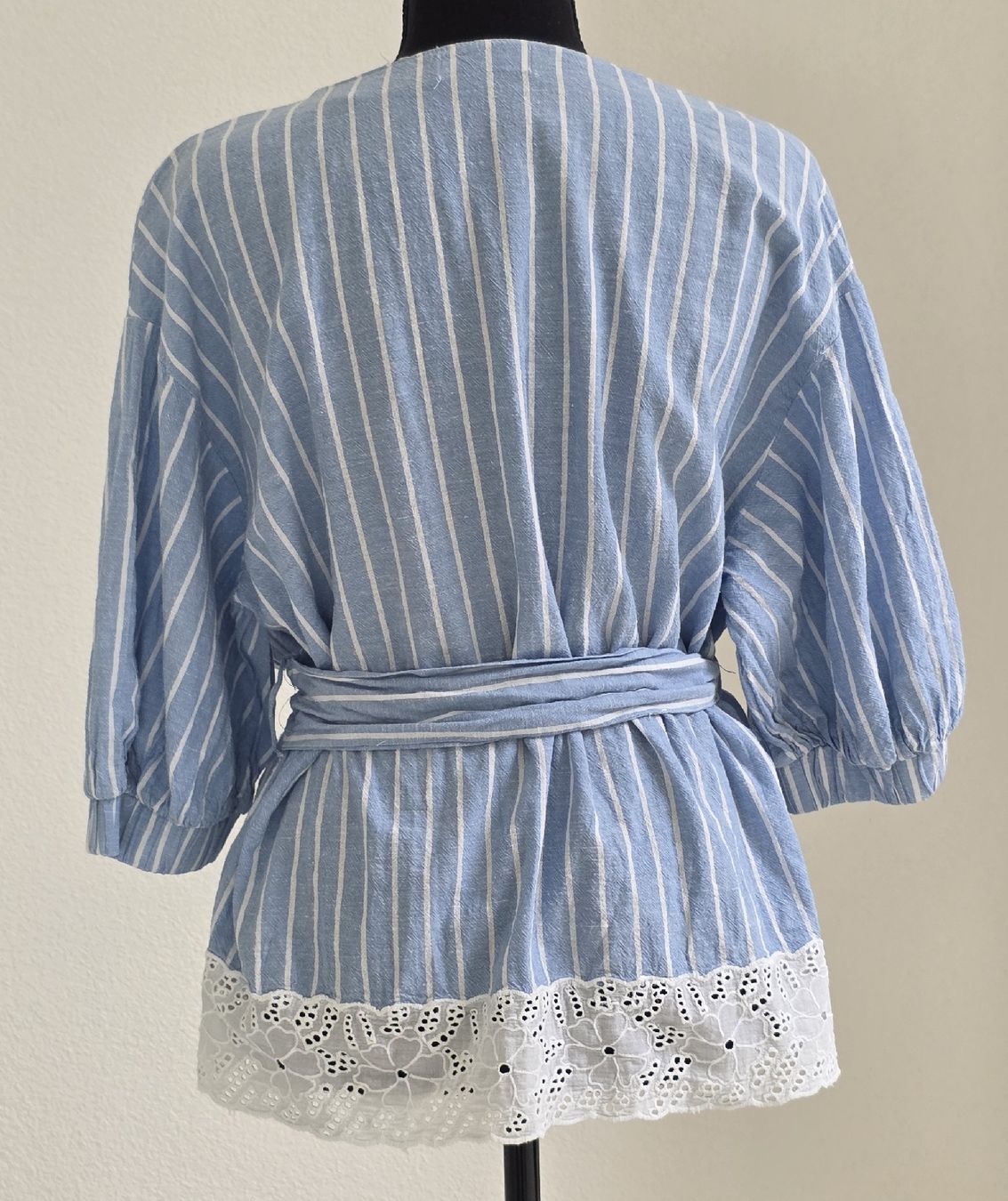 Zara Chemisiers: Zara Bluse gestreift hellblau mit Spitze Grösse S/ M – D'occasion à Rheinsulz par Gilea 3