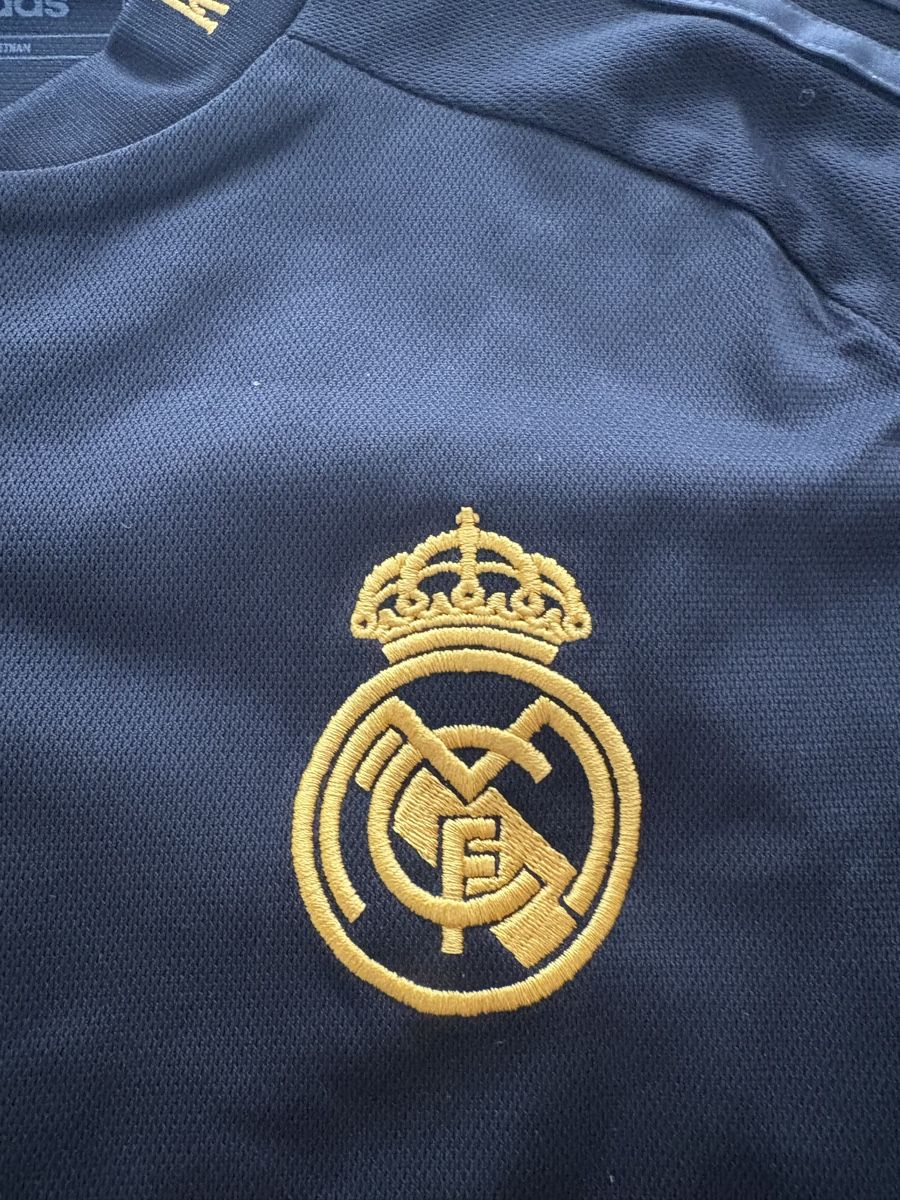 Real Madrid Maillots de corps & Pantalons: Real Madrid Trikot 23/24 – D'occasion à Domat/Ems par tim_lq6b 1