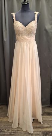 Lachsfarbenes Abendkleid