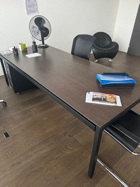 Scrivanie: Exklusiver & hochwertiger Bürotisch – Usato da Dübendorf venduto da Spezlitoni 1