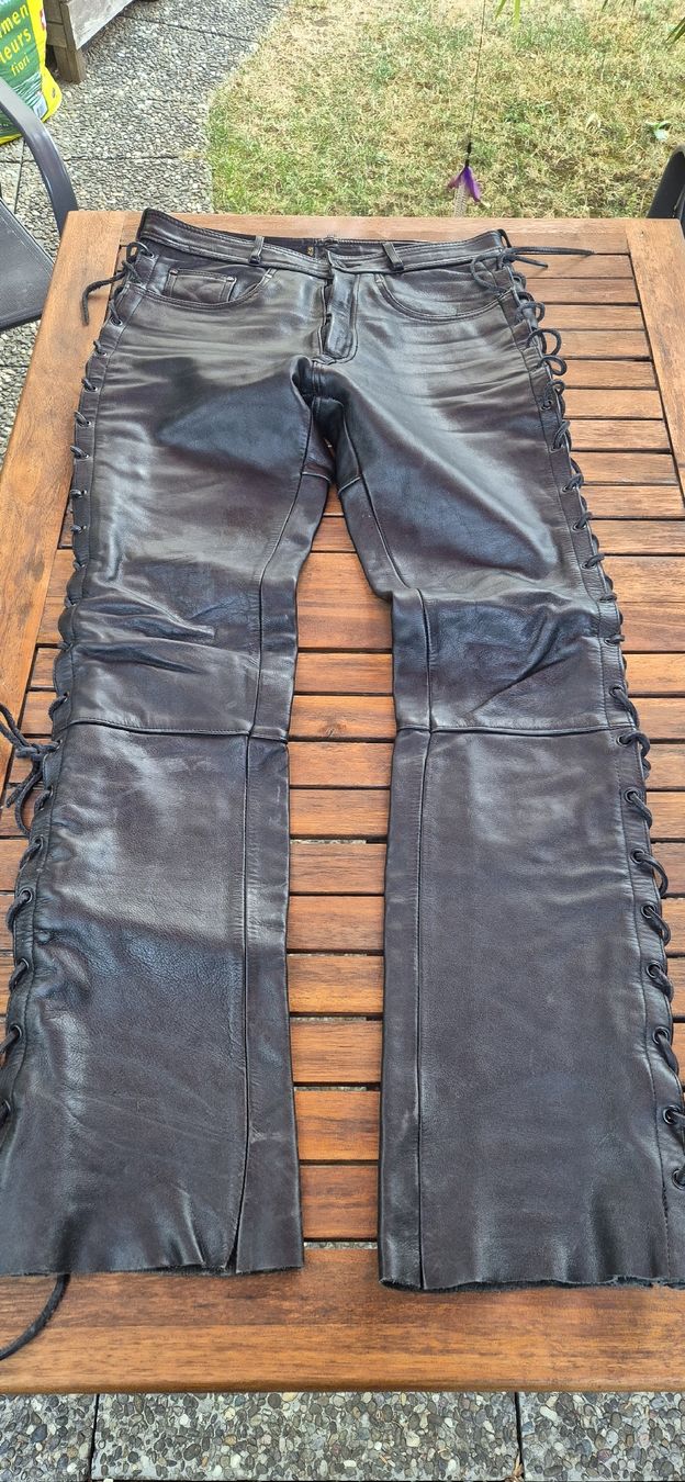 IXS Pantaloni: Motorrad Lederhose IXS Grösse 52 Schwarz. – Usato da Birsfelden venduto da gui_m5m9