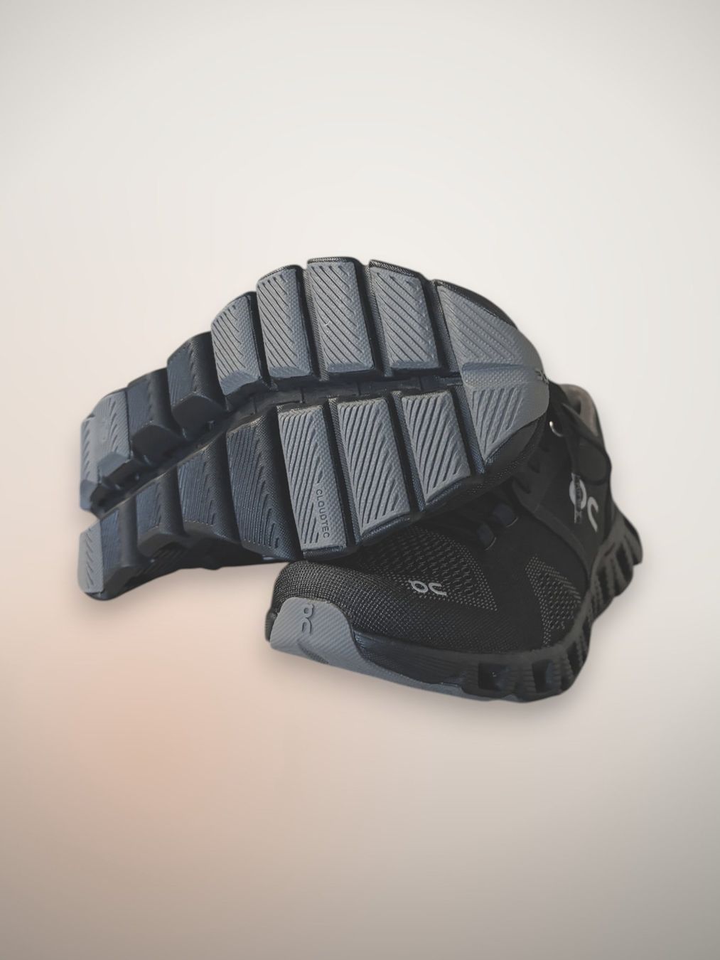 On Damenschuhe: On-Cloud X Sneaker-Brand New-Schwarz-EU 36.5 – Neu und originalverpackt aus Jona von Sorelli 1