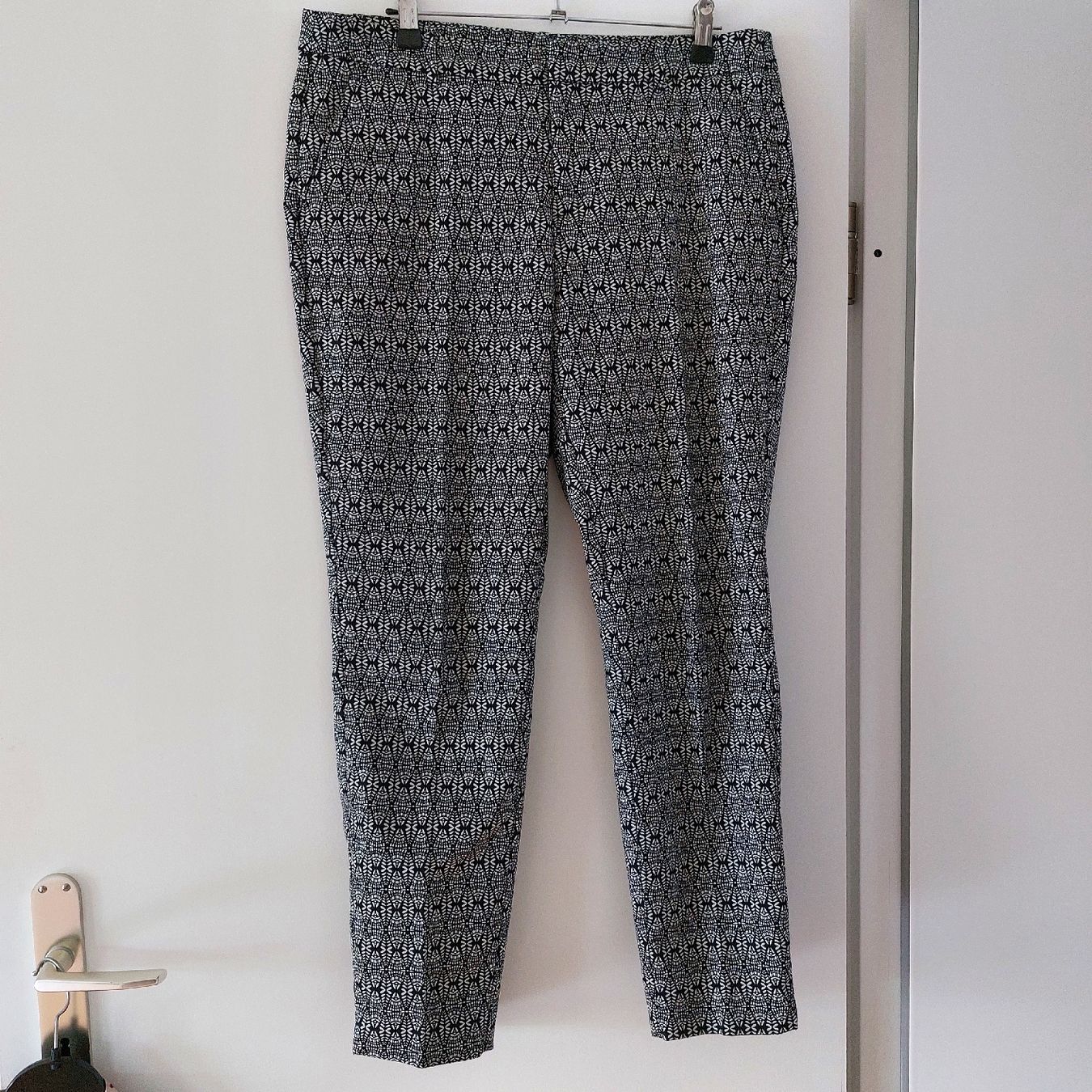 C&A Pantaloni: Hose, 40, ethnomuster schwarz weiss – Usato da Freienbach venduto da Stuagert