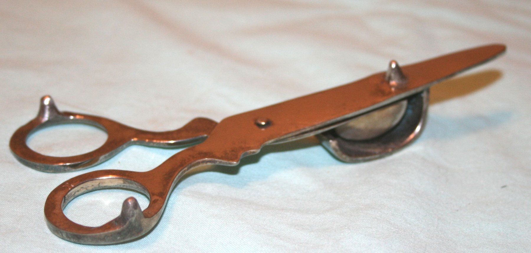 Tutti gli attrezzi: Antike Kerzenschere (Dochtschere) versilbert oder so. – Usato da Cadenazzo venduto da Mikeshop 6