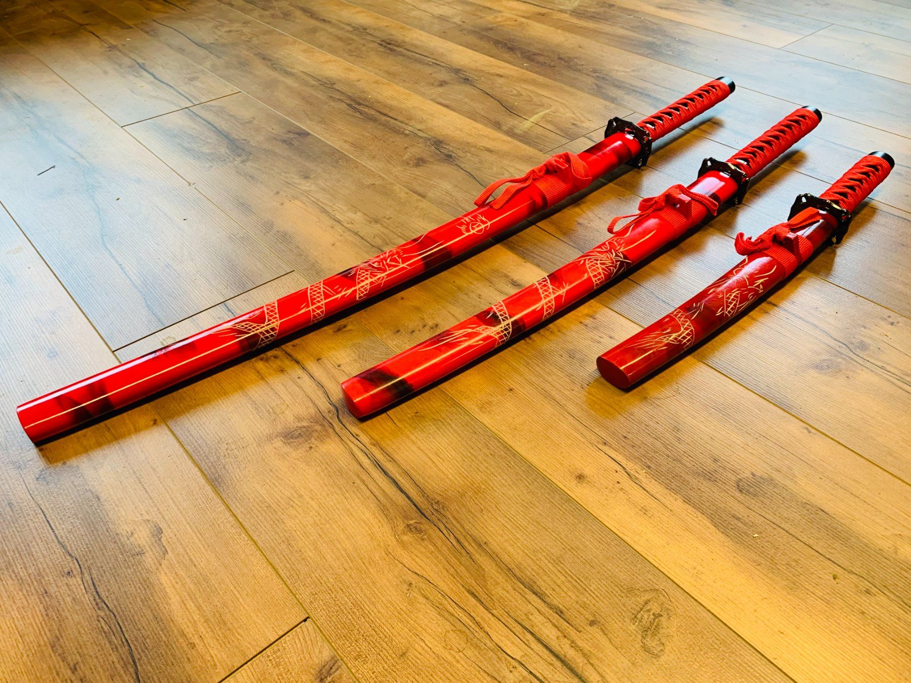 Internationale Kunst: 4 tlg Samurai Schwert Bundle 99cm RED NEU – Neu und originalverpackt aus Bergdietikon von shopAgent 2