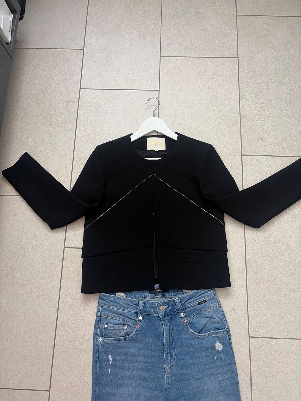 Maje Giacche: Maje Paris Cropped Blazer Gr. 38 Schwarz – Nuovo (secondo la descrizione) da Wallisellen venduto da Lan_82sz 2