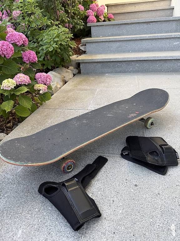 Skateboards: Skateboard + protection mains – Usato da Coppet venduto da m_m_nz2f 1