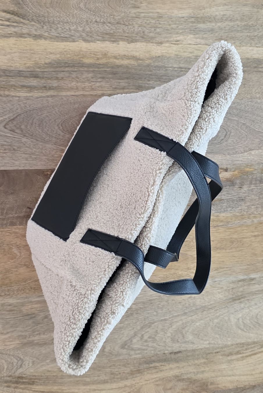 Taschen für Damen: Tasche Schopper  Lammfellimitat beige   neuwertig – Neu (gemäss Beschreibung) aus Rheinsulz von Gilea 1